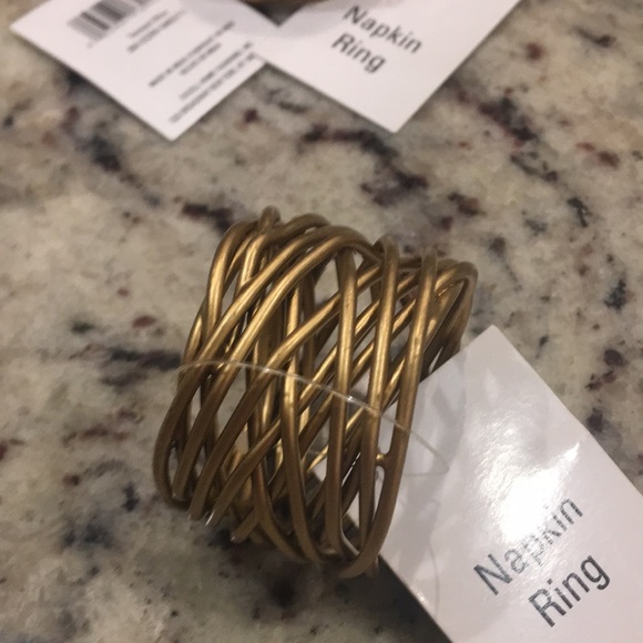 Bundle of 6 gold Twisted napkin rings NWT - Picture 2 of 3